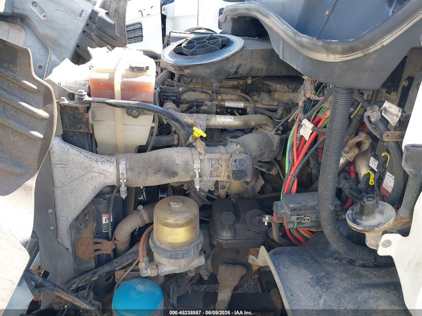 2013 Freightliner Cascadia 113 VIN 1FUJGBDV5DLBW4247 IAAI salvage auction — NORMAL WEAR, Clear (Indiana), sold $2,400 on 2026-07-09 (photo 9)