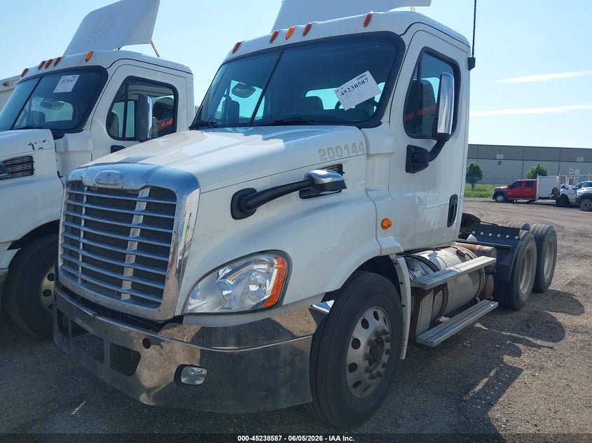 2013 Freightliner Cascadia 113 VIN 1FUJGBDV5DLBW4247 IAAI salvage auction — NORMAL WEAR, Clear (Indiana), sold $2,400 on 2026-07-09 (photo 2)