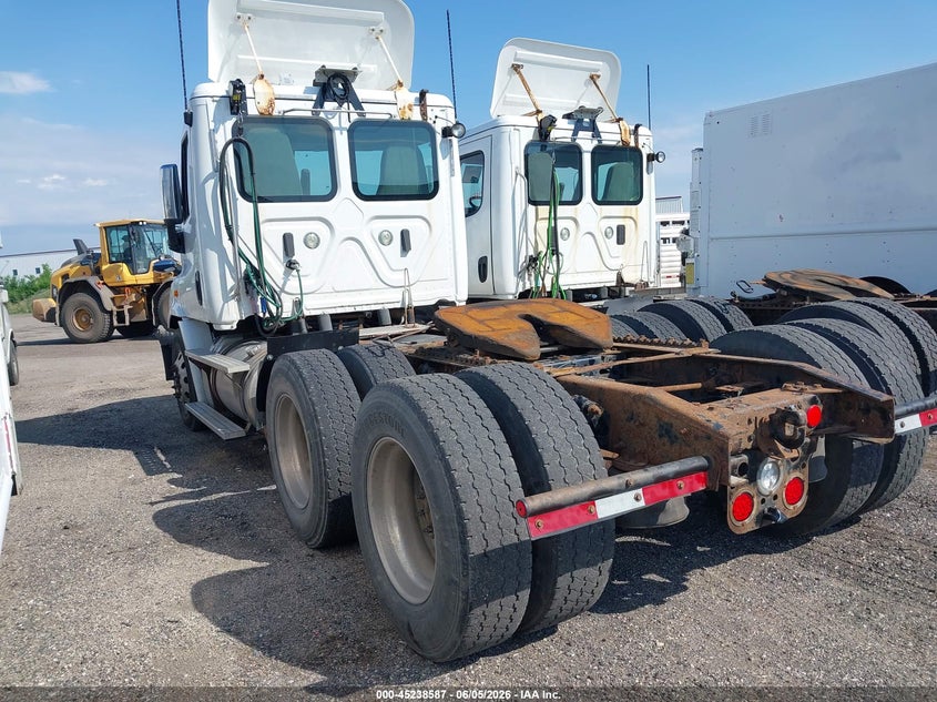 2013 Freightliner Cascadia 113 VIN 1FUJGBDV5DLBW4247 IAAI salvage auction — NORMAL WEAR, Clear (Indiana), sold $2,400 on 2026-07-09 (photo 3)