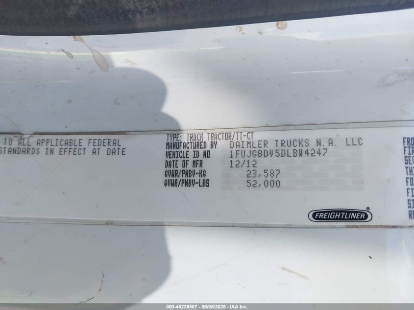 2013 Freightliner Cascadia 113 VIN 1FUJGBDV5DLBW4247 IAAI salvage auction — NORMAL WEAR, Clear (Indiana), sold $2,400 on 2026-07-09 (photo 8)