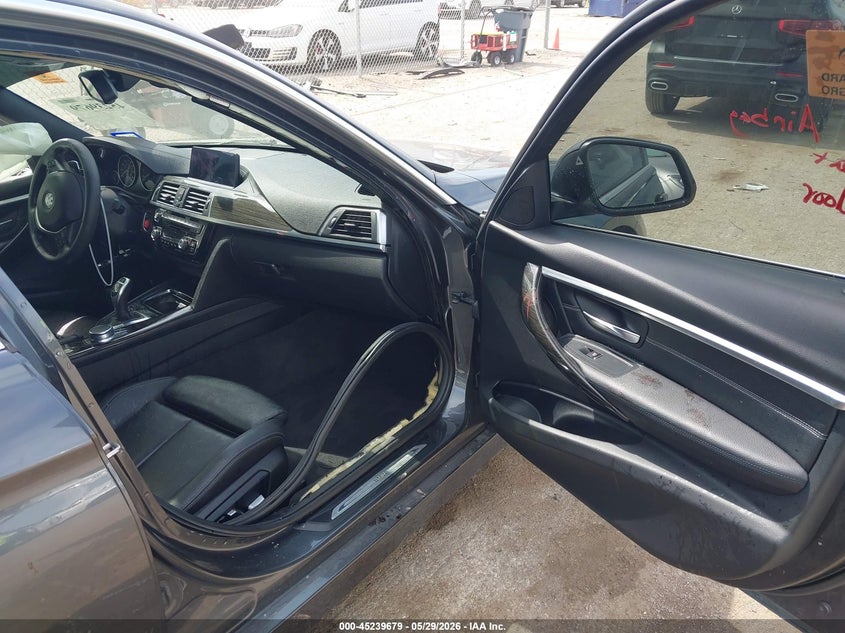 2018 BMW 3er VIN WBA8B9G59JNU96355 IAAI salvage auction — BIO HAZARD, Salvage Title, sold $2,175 on 2026-07-21 (photo 5)