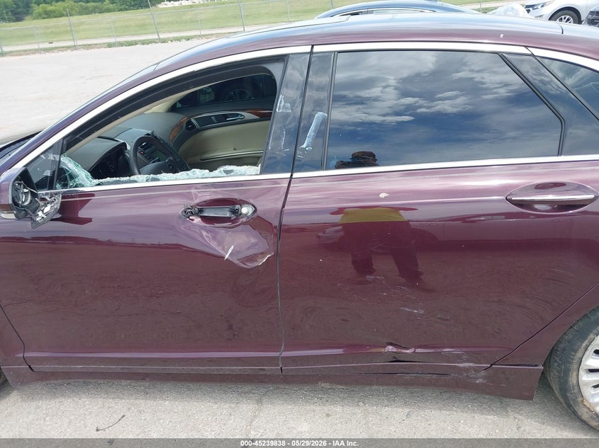 2013 Lincoln Mkz VIN 3LN6L2G94DR828040 IAAI salvage auction — SIDE, Salvage Title, sold $300 on 2026-07-09 (photo 6)