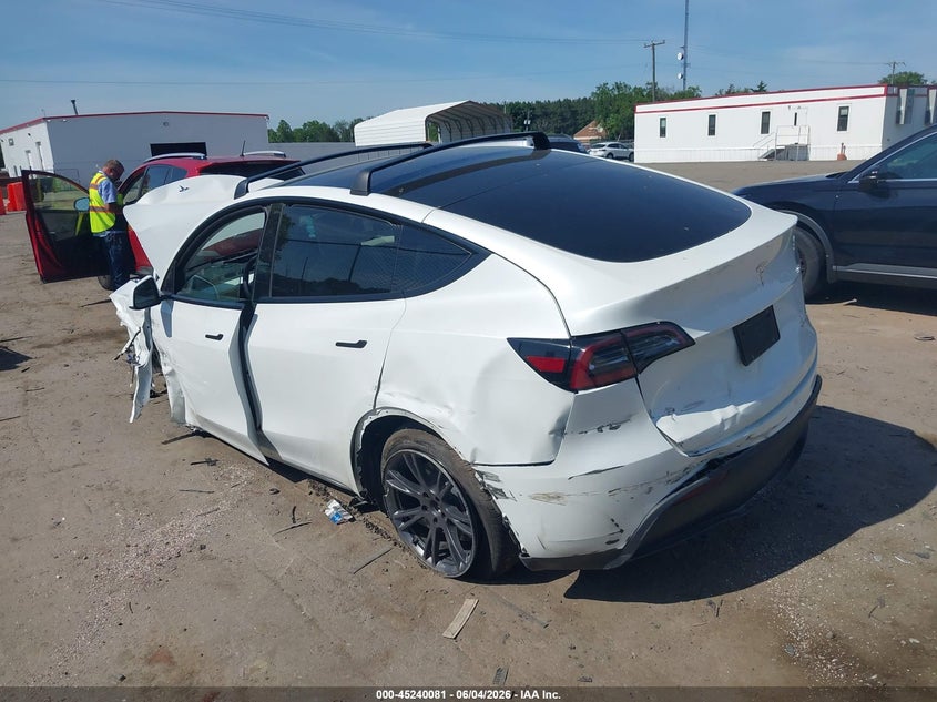 2025 Tesla Model y VIN 7SAYGDEE1SF299046 IAAI salvage auction — FRONT END, Salvage Title, sold $5,500 on 2026-07-10 (photo 3)