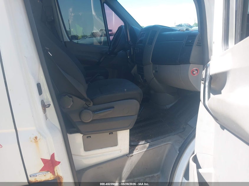2016 Mercedes-benz Sprinter VIN WD3PE7DD4GP264467 IAAI salvage auction — NORMAL WEAR, Original (Ohio), sold $950 on 2026-07-15 (photo 5)