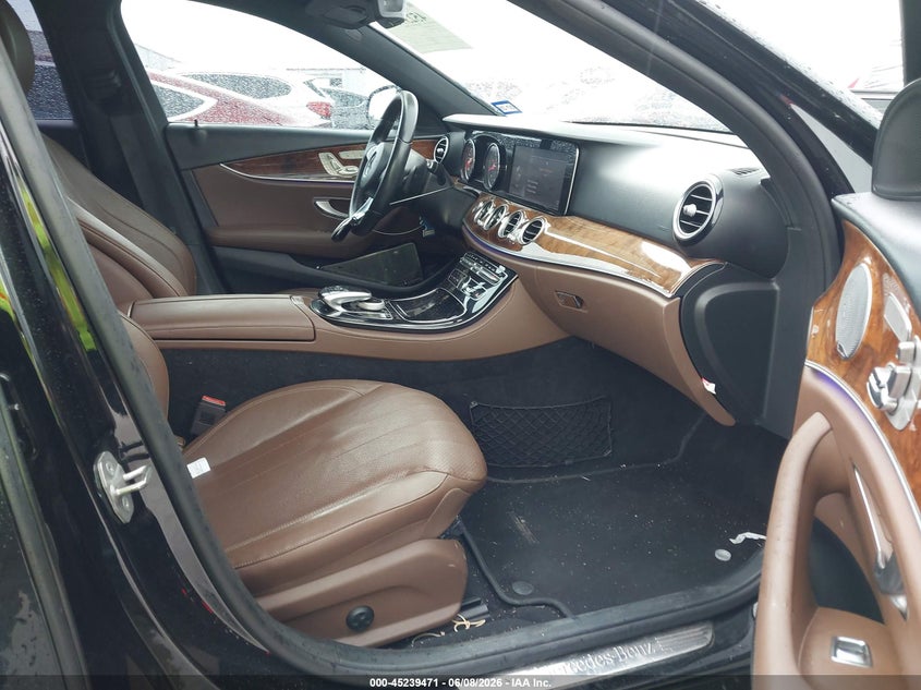 2018 Mercedes-benz E-klasse VIN WDDZF4JB4JA310800 IAAI salvage auction — REAR END, Original (Texas), sold $7,000 on 2026-08-18 (photo 5)