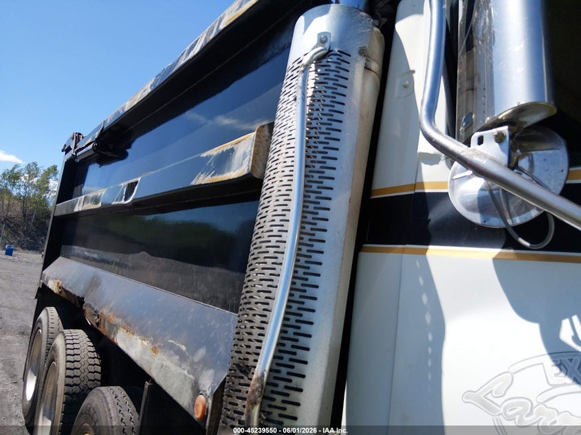 2006 Mack 700 cv700 VIN 1M2AG11C86M023943 IAAI salvage auction — ROLLOVER, Salvage (Pennsylvania), sold $9,250 on 2026-07-14 (photo 7)