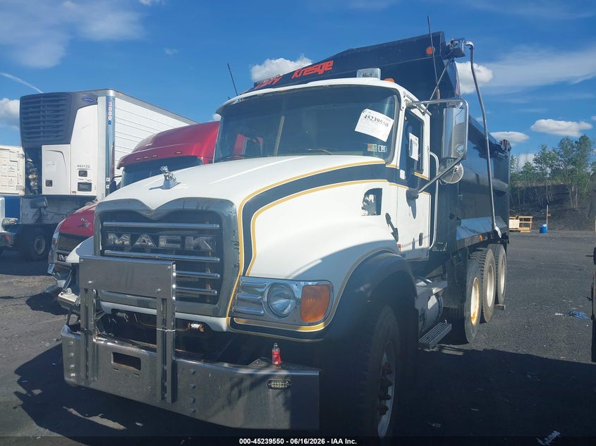2006 Mack 700 cv700 VIN 1M2AG11C86M023943 IAAI salvage auction — ROLLOVER, Salvage (Pennsylvania), sold $9,250 on 2026-07-14 (photo 2)