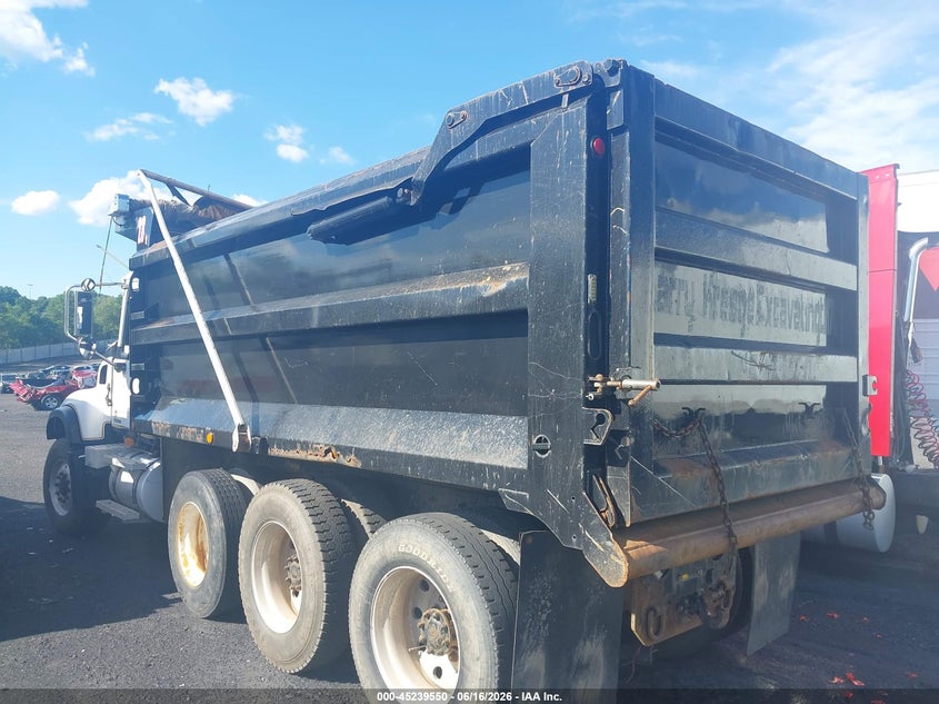 2006 Mack 700 cv700 VIN 1M2AG11C86M023943 IAAI salvage auction — ROLLOVER, Salvage (Pennsylvania), sold $9,250 on 2026-07-14 (photo 3)