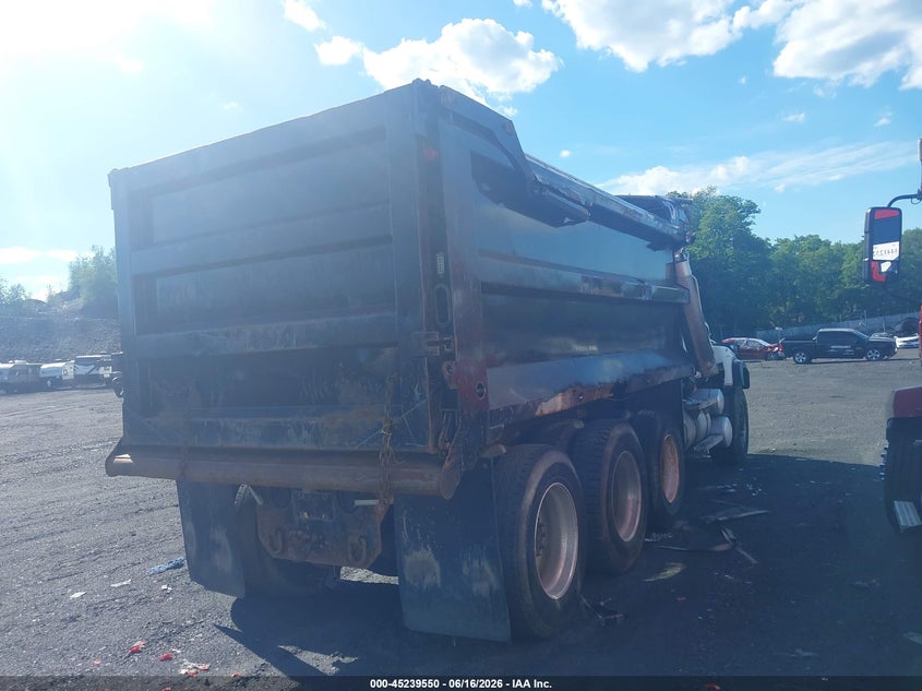 2006 Mack 700 cv700 VIN 1M2AG11C86M023943 IAAI salvage auction — ROLLOVER, Salvage (Pennsylvania), sold $9,250 on 2026-07-14 (photo 4)
