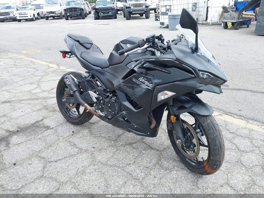 2026 Kawasaki Ninja VIN ML5EXGG19TDA86329 IAAI salvage auction — LEFT & RIGHT, Salvage Title, sold $925 on 2026-07-28 (photo 1)