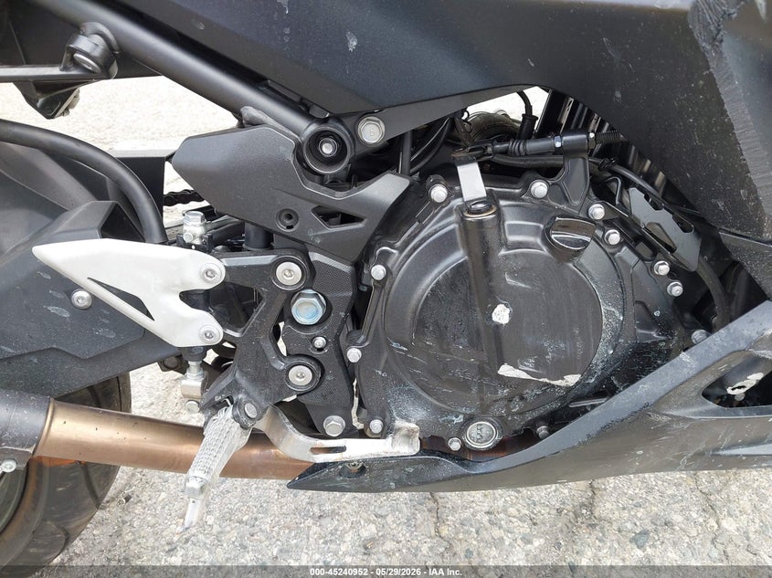 2026 Kawasaki Ninja VIN ML5EXGG19TDA86329 IAAI salvage auction — LEFT & RIGHT, Salvage Title, sold $925 on 2026-07-28 (photo 8)