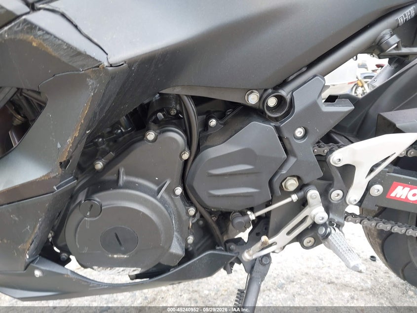 2026 Kawasaki Ninja VIN ML5EXGG19TDA86329 IAAI salvage auction — LEFT & RIGHT, Salvage Title, sold $925 on 2026-07-28 (photo 9)