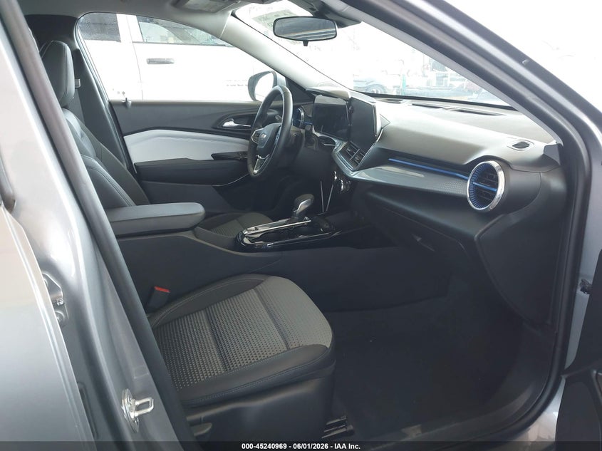 2025 Chevrolet Trax VIN KL77LHEPXSC037016 IAAI salvage auction — FRONT & REAR, Salvage Title, sold $3,450 on 2026-07-17 (photo 5)