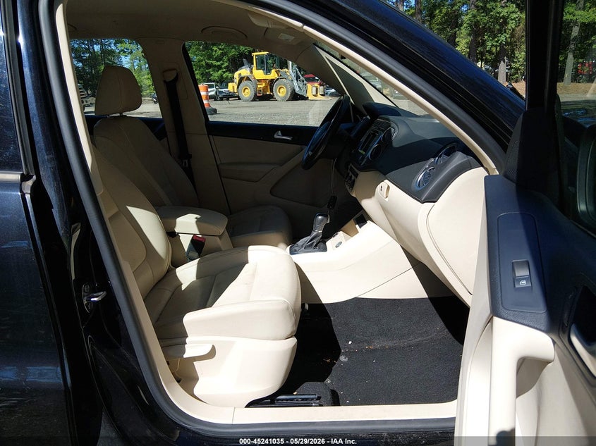 2016 Volkswagen Tiguan VIN WVGBV7AX4GW550321 IAAI salvage auction — FRONT & REAR, Clear (Virginia), sold $25 on 2026-07-28 (photo 5)