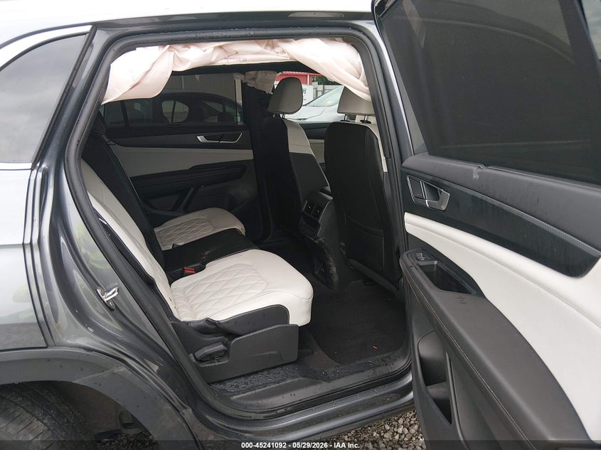 2024 Volkswagen Atlas cross sport VIN 1V2FE2CA2RC239118 IAAI salvage auction — RIGHT SIDE, Salvage Title, sold $13,000 on 2026-08-20 (photo 8)