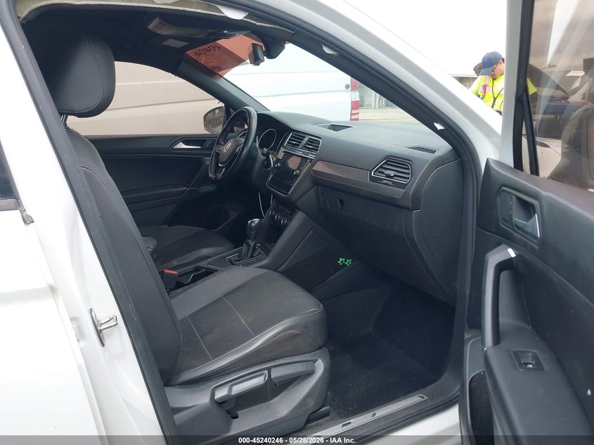 2020 Volkswagen Tiguan VIN 3VV3B7AX0LM115566 IAAI salvage auction — SIDE, Salvage Title, sold $5,700 on 2026-08-10 (photo 5)