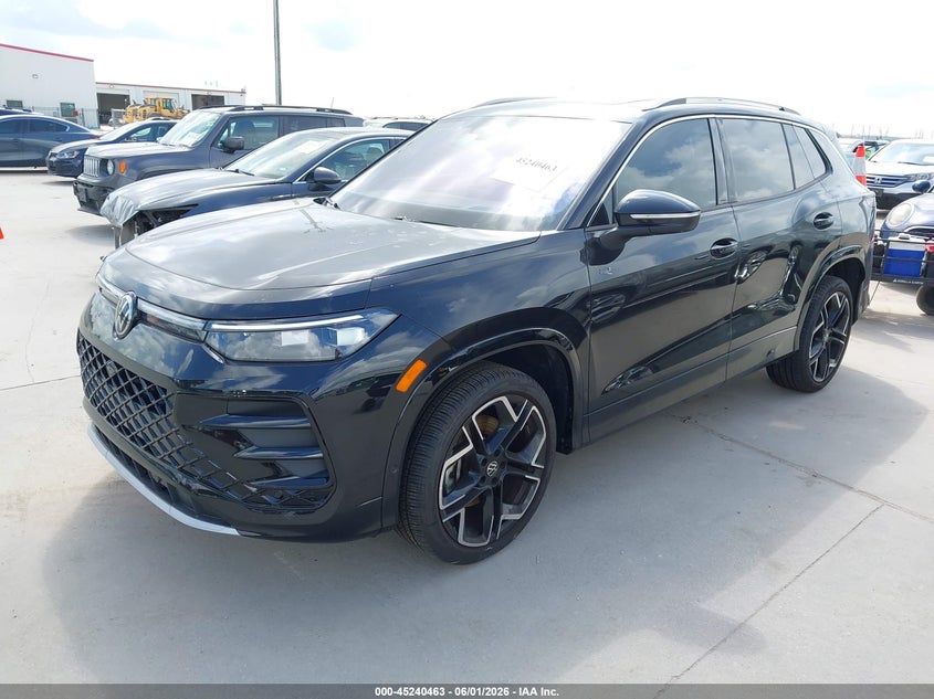 2025 Volkswagen Tiguan VIN 3VVLR7RM8SM055038 IAAI salvage auction — RIGHT FRONT, Salvage Title, sold $8,300 on 2026-07-28 (photo 2)