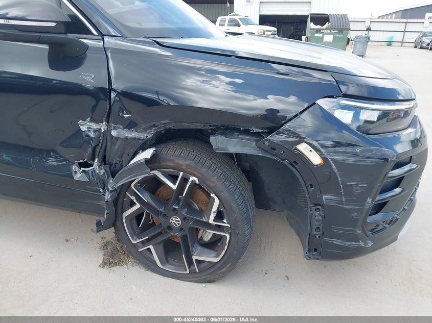 2025 Volkswagen Tiguan VIN 3VVLR7RM8SM055038 IAAI salvage auction — RIGHT FRONT, Salvage Title, sold $8,300 on 2026-07-28 (photo 6)