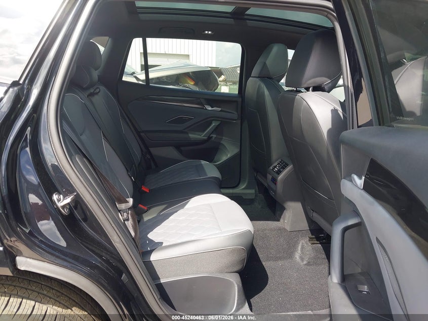 2025 Volkswagen Tiguan VIN 3VVLR7RM8SM055038 IAAI salvage auction — RIGHT FRONT, Salvage Title, sold $8,300 on 2026-07-28 (photo 8)