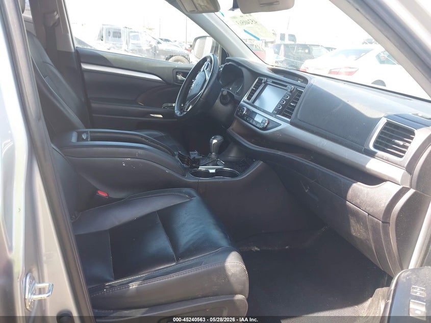 2019 Toyota Highlander VIN 5TDJZRFH4KS588089 IAAI salvage auction — LEFT FRONT, Salvage Title, sold $7,325 on 2026-07-28 (photo 5)