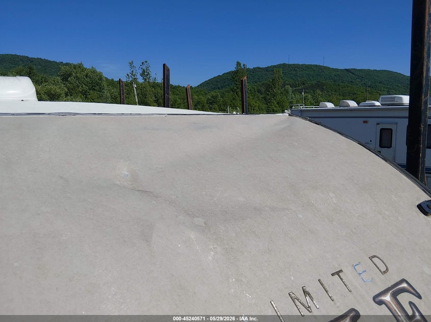 2015 Forest river Grey wolf VIN 4X4TCKC2XFK028182 IAAI salvage auction — ROOF, Salvage (Pennsylvania), sold $400 on 2026-09-09 (photo 6)