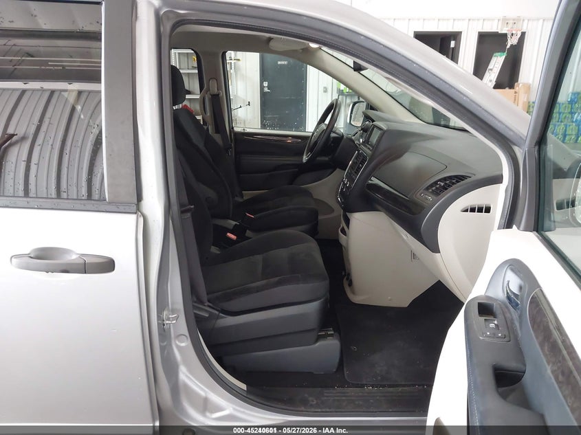 2019 Dodge Grand caravan VIN 2C4RDGBG8KR659449 IAAI salvage auction — HAIL, SF97 (Kansas), sold $9,700 on 2026-07-09 (photo 5)