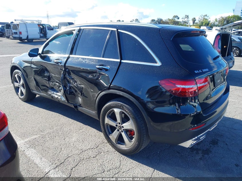 2019 Mercedes-benz Glc VIN WDC0G4JBXKV117989 IAAI salvage auction — SIDE, Salvage Title, sold $6,200 on 2026-07-23 (photo 3)