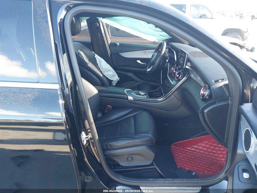 2019 Mercedes-benz Glc VIN WDC0G4JBXKV117989 IAAI salvage auction — SIDE, Salvage Title, sold $6,200 on 2026-07-23 (photo 5)
