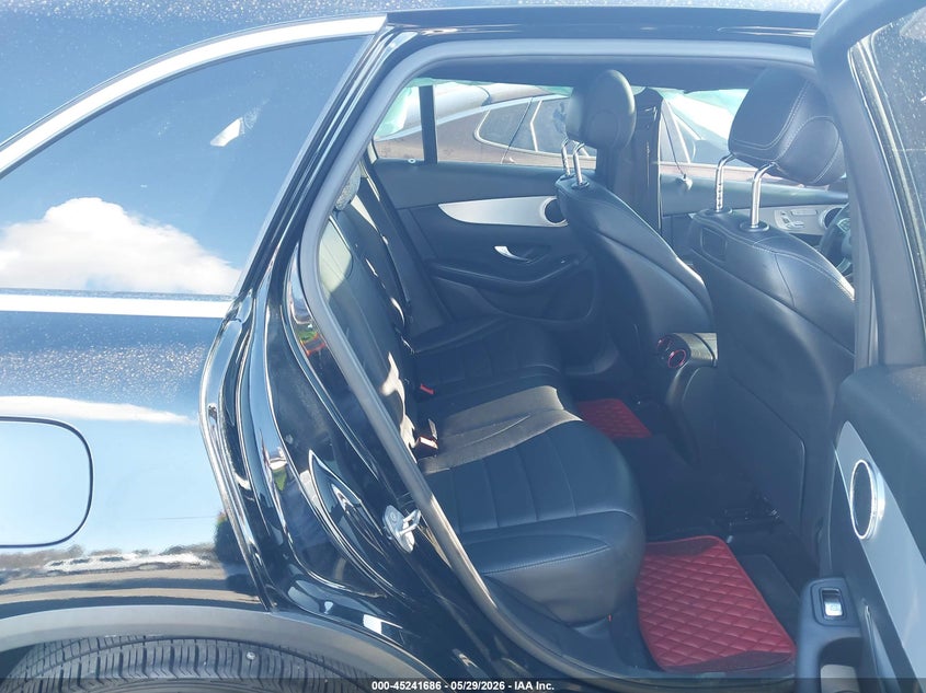2019 Mercedes-benz Glc VIN WDC0G4JBXKV117989 IAAI salvage auction — SIDE, Salvage Title, sold $6,200 on 2026-07-23 (photo 8)