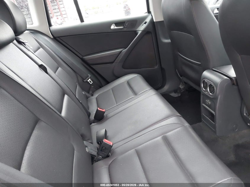 2017 Volkswagen Tiguan VIN WVGBV7AX3HW509616 IAAI salvage auction — RIGHT FRONT, Salvage Title, sold $2,200 on 2026-08-11 (photo 8)