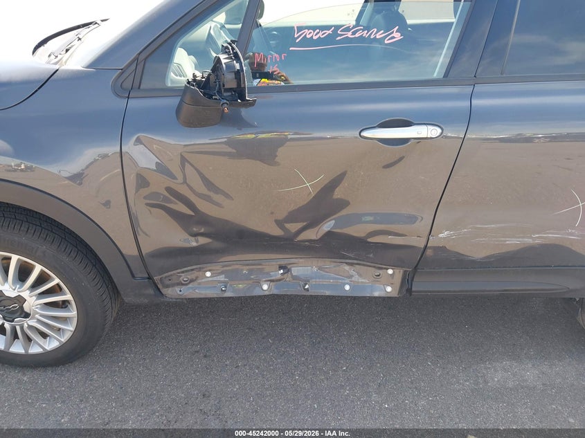2023 Fiat 500x VIN ZFBNF3B13PP989122 IAAI salvage auction — SIDE, Salvage Title, sold $4,850 on 2026-08-02 (photo 6)
