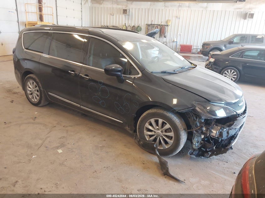 2019 Chrysler Pacifica VIN 2C4RC1BG2KR550503 IAAI salvage auction — FRONT END, Salvage Title, sold $4,900 on 2026-07-22 (photo 1)