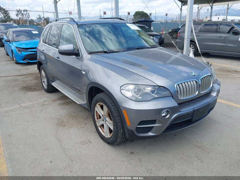 2013 BMW X5 VIN 5UXZW0C58D0B94362 IAAI salvage auction — REAR END, Salvage Title, sold $2,300 on 2026-07-08 (photo 1)