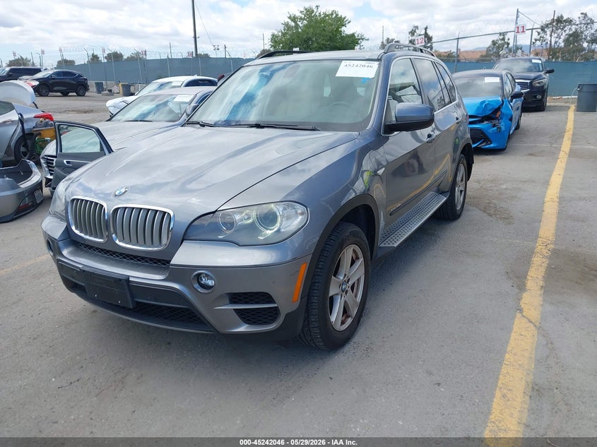 2013 BMW X5 VIN 5UXZW0C58D0B94362 IAAI salvage auction — REAR END, Salvage Title, sold $2,300 on 2026-07-08 (photo 2)