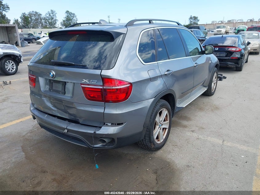 2013 BMW X5 VIN 5UXZW0C58D0B94362 IAAI salvage auction — REAR END, Salvage Title, sold $2,300 on 2026-07-08 (photo 4)