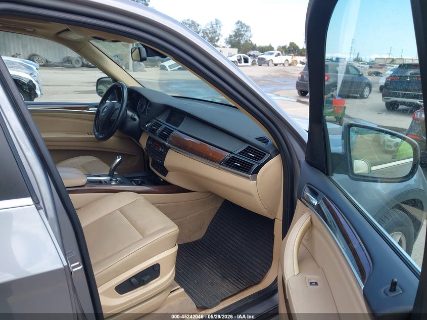 2013 BMW X5 VIN 5UXZW0C58D0B94362 IAAI salvage auction — REAR END, Salvage Title, sold $2,300 on 2026-07-08 (photo 5)