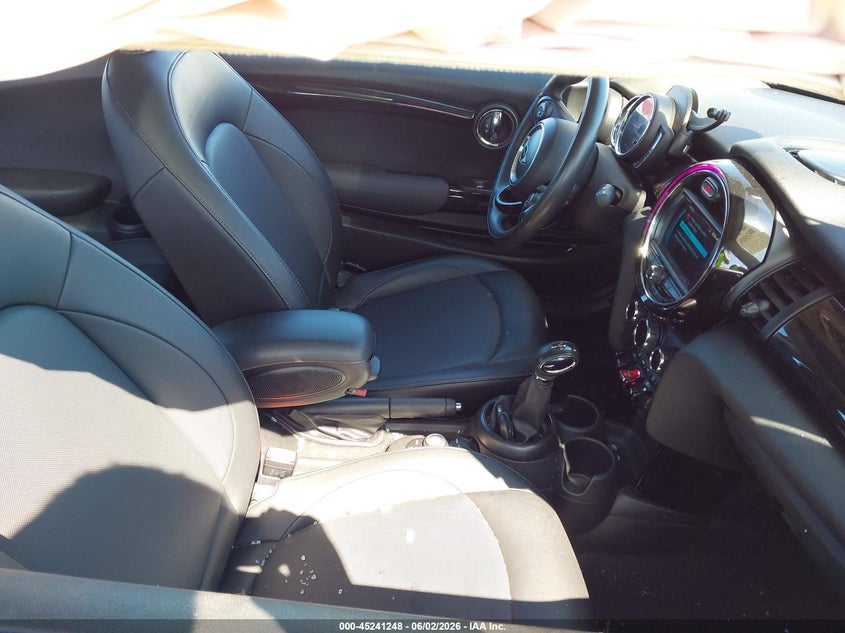 2019 Mini Hard top VIN WMWXP5C57K2H96400 IAAI salvage auction — SIDE, Salvage Title, sold $1,950 on 2026-08-14 (photo 5)