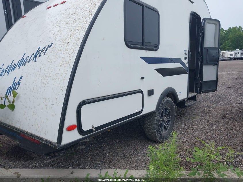 2022 Braxton creek Bushwhacker VIN 7HFB1KE17N17Y7584 IAAI salvage auction — WATER/FLOOD, Scrap (Michigan), sold $175 on 2026-07-29 (photo 4)