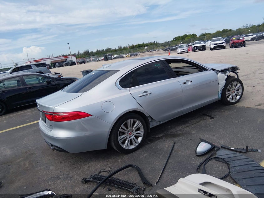 2018 Jaguar Xf VIN SAJBD4GX8JCY67364 IAAI salvage auction — RIGHT SIDE, Salvage Title, sold $550 on 2026-07-09 (photo 4)