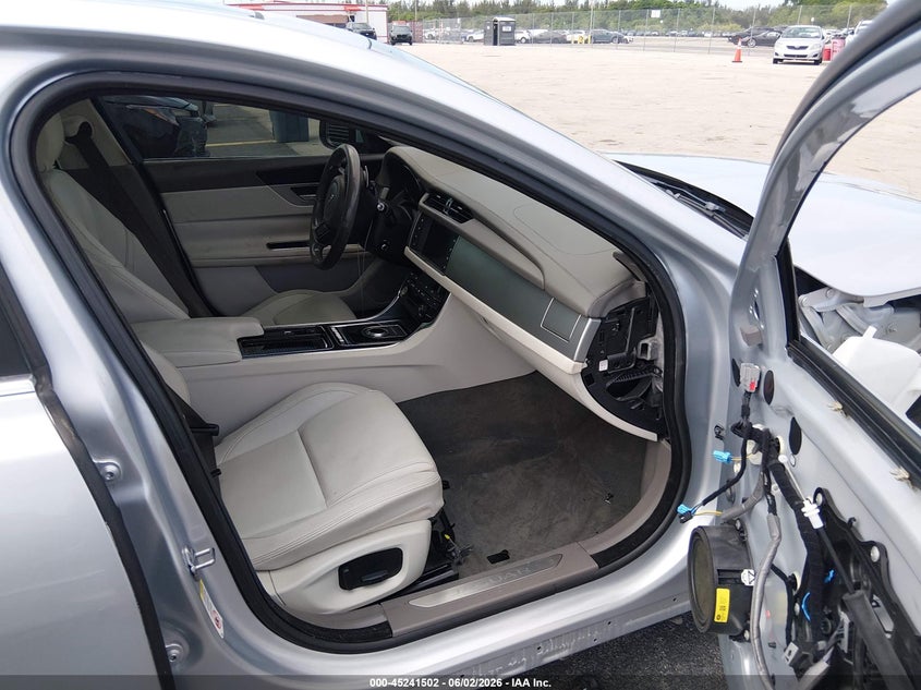 2018 Jaguar Xf VIN SAJBD4GX8JCY67364 IAAI salvage auction — RIGHT SIDE, Salvage Title, sold $550 on 2026-07-09 (photo 5)