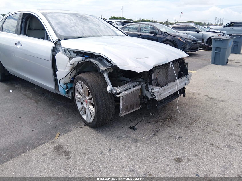 2018 Jaguar Xf VIN SAJBD4GX8JCY67364 IAAI salvage auction — RIGHT SIDE, Salvage Title, sold $550 on 2026-07-09 (photo 6)