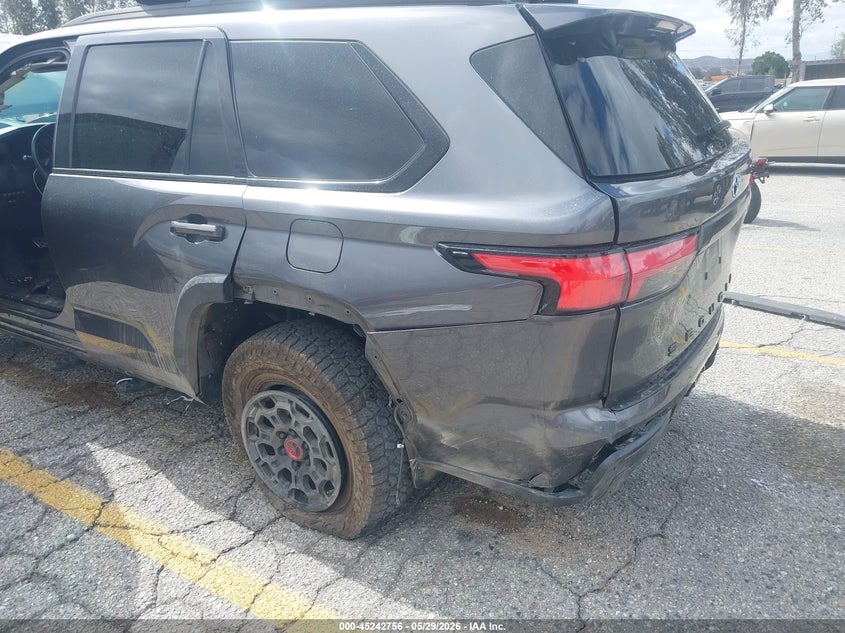2023 Toyota Sequoia VIN 7SVAAABA7PX019214 IAAI salvage auction — FRONT & REAR, Salvage Title, sold $30,100 on 2026-07-14 (photo 6)
