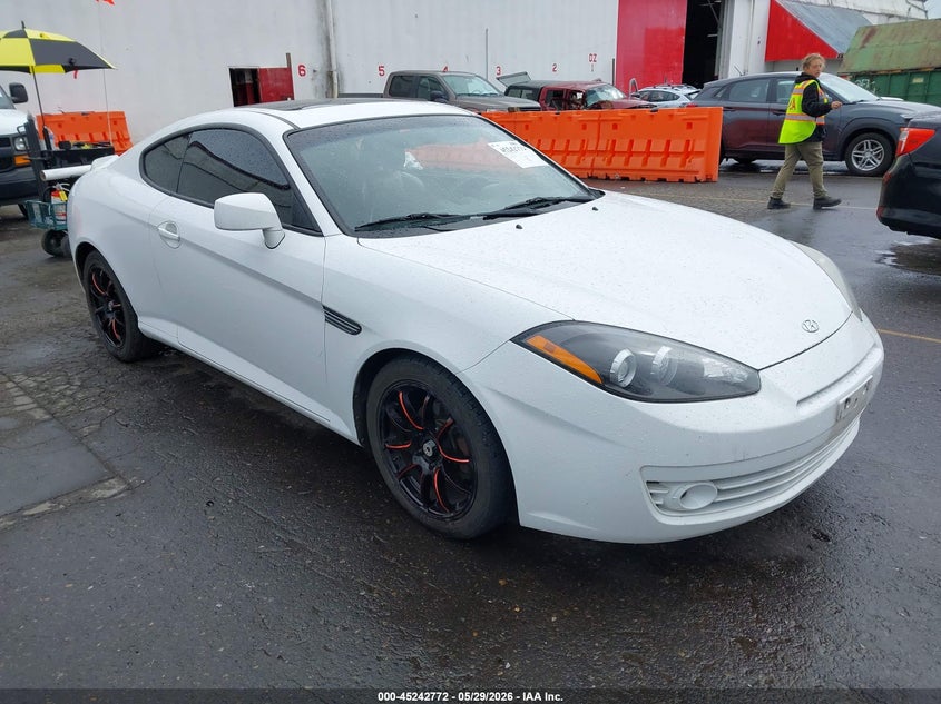 2008 Hyundai Tiburon VIN KMHHN66FX8U286863 IAAI salvage auction — SIDE, Salvage (Oregon), sold $200 on 2026-07-29 (photo 1)