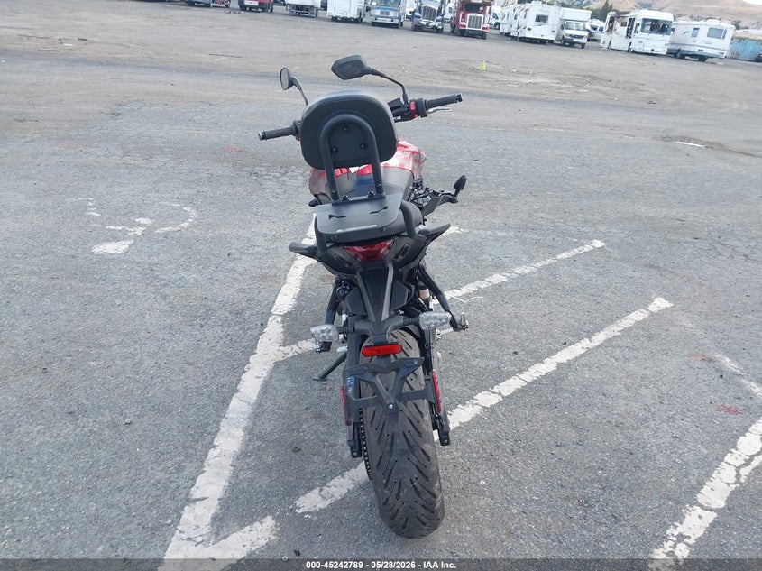 2025 Triumph motorcycle Tiger VIN SMTL22U1XSTCF5696 IAAI salvage auction — FRONT END, Salvage (California), sold $3,250 on 2026-07-29 (photo 6)