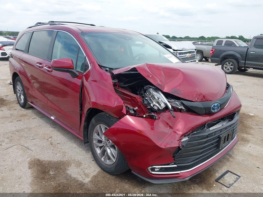 2024 Toyota Sienna VIN 5TDYRKEC4RS209579 IAAI salvage auction — FRONT END, Salvage Title, sold $20,000 on 2026-07-28 (photo 1)
