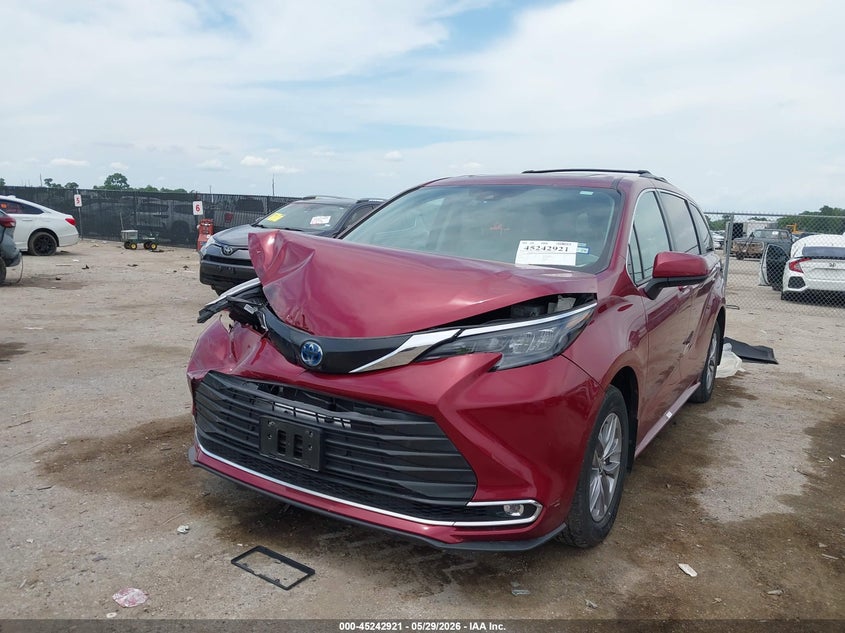 2024 Toyota Sienna VIN 5TDYRKEC4RS209579 IAAI salvage auction — FRONT END, Salvage Title, sold $20,000 on 2026-07-28 (photo 2)
