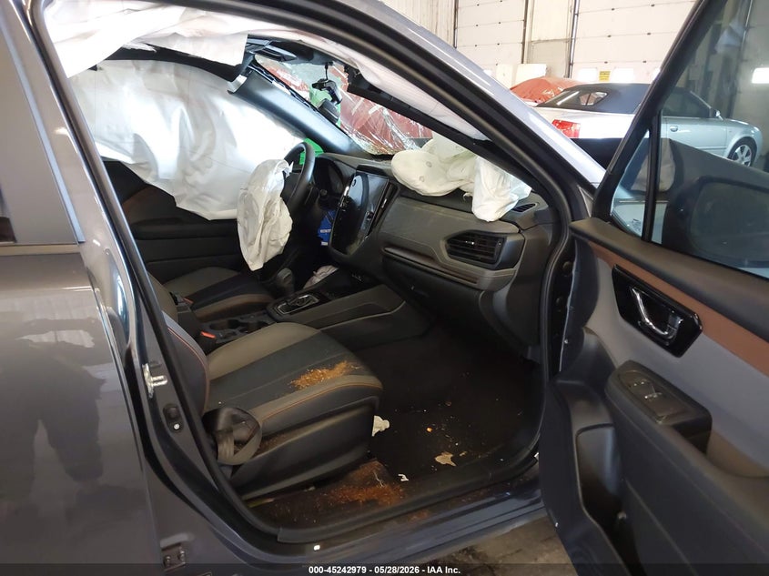 2025 Subaru Forester VIN JF2SLDHC6SH498345 IAAI salvage auction — FRONT & REAR, Salvage Title, sold $5,600 on 2026-07-23 (photo 5)