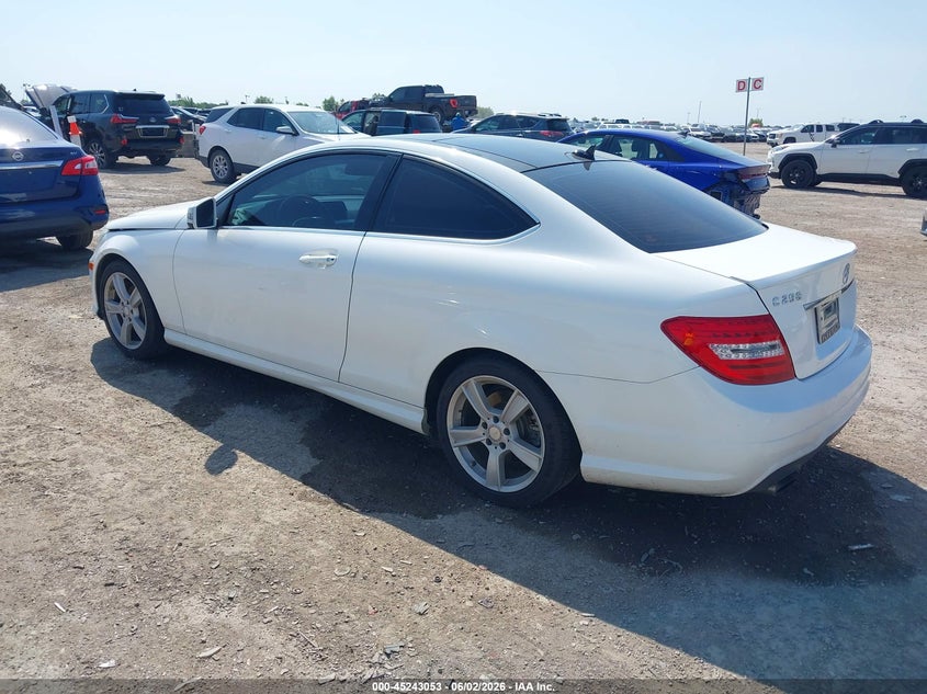 2013 Mercedes-benz C-klasse VIN WDDGJ4HB9DG061679 IAAI salvage auction — HAIL, Original (Texas), sold $2,150 on 2026-07-15 (photo 3)
