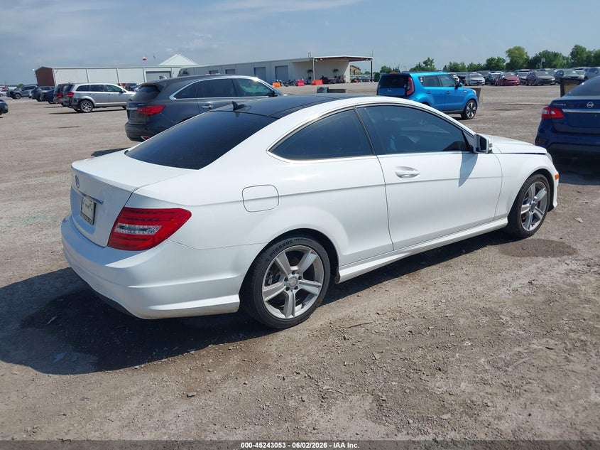 2013 Mercedes-benz C-klasse VIN WDDGJ4HB9DG061679 IAAI salvage auction — HAIL, Original (Texas), sold $2,150 on 2026-07-15 (photo 4)