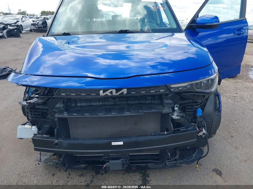 2023 Kia Soul VIN KNDJ53AU6P7205963 IAAI salvage auction — RIGHT FRONT, Salvage Title, sold $2,800 on 2026-07-15 (photo 6)